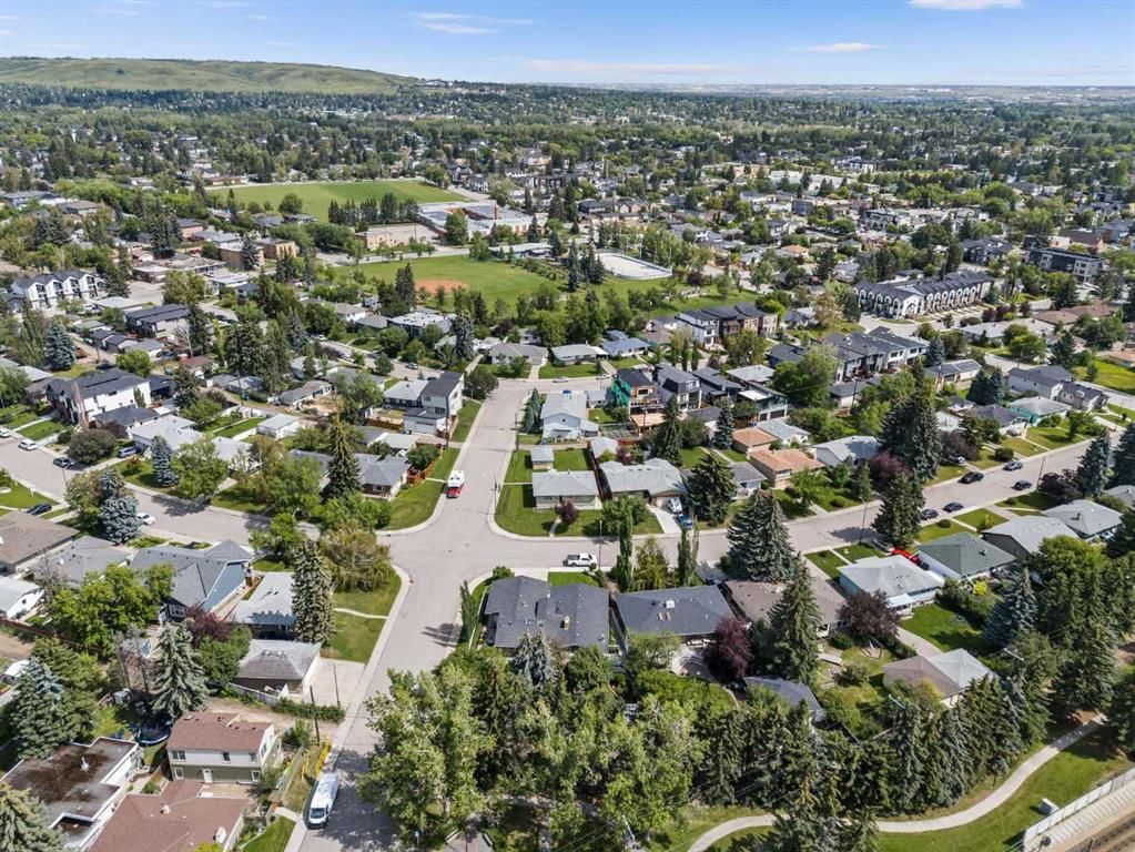 2140 Halifax Crescent NW, Calgary — photo 2 of 42