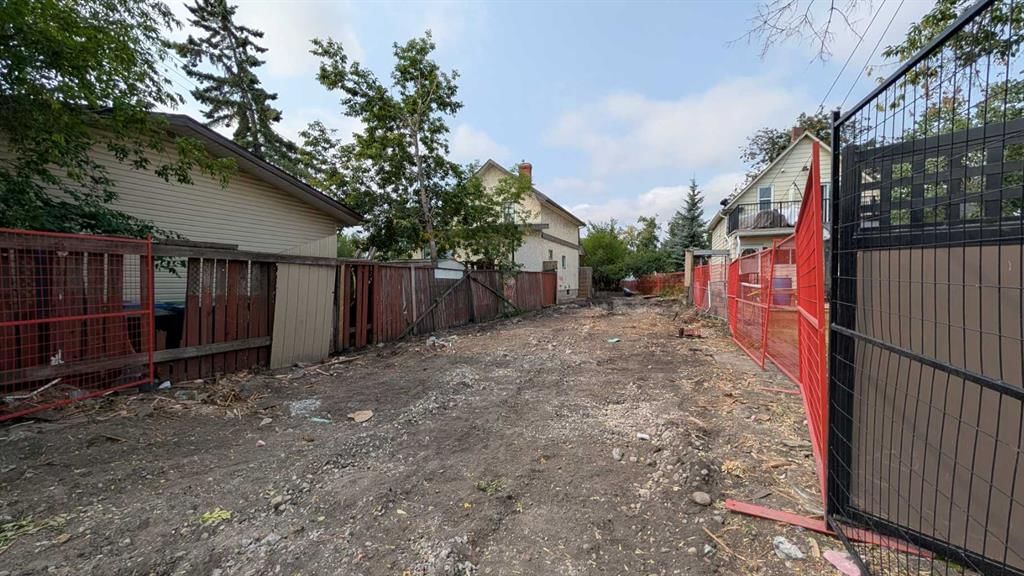 2916 17 Street SE, Calgary — photo 3 of 4