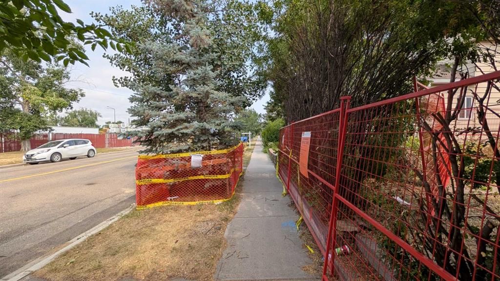 2916 17 Street SE, Calgary — photo 4 of 4