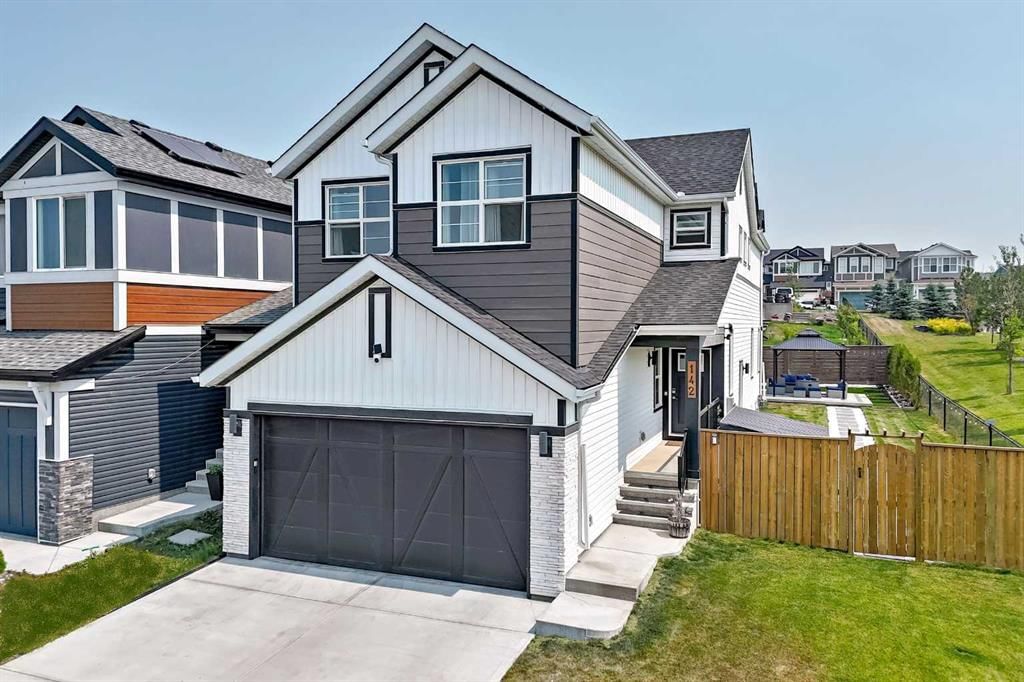 142 Lucas Terrace NW, Calgary — main listing photo