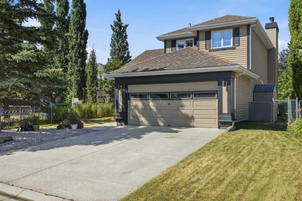 123 Schubert Hill NW, Calgary — main listing photo