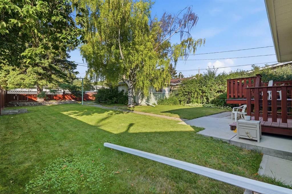 8335 34 Avenue NW, Calgary — photo 2 of 27