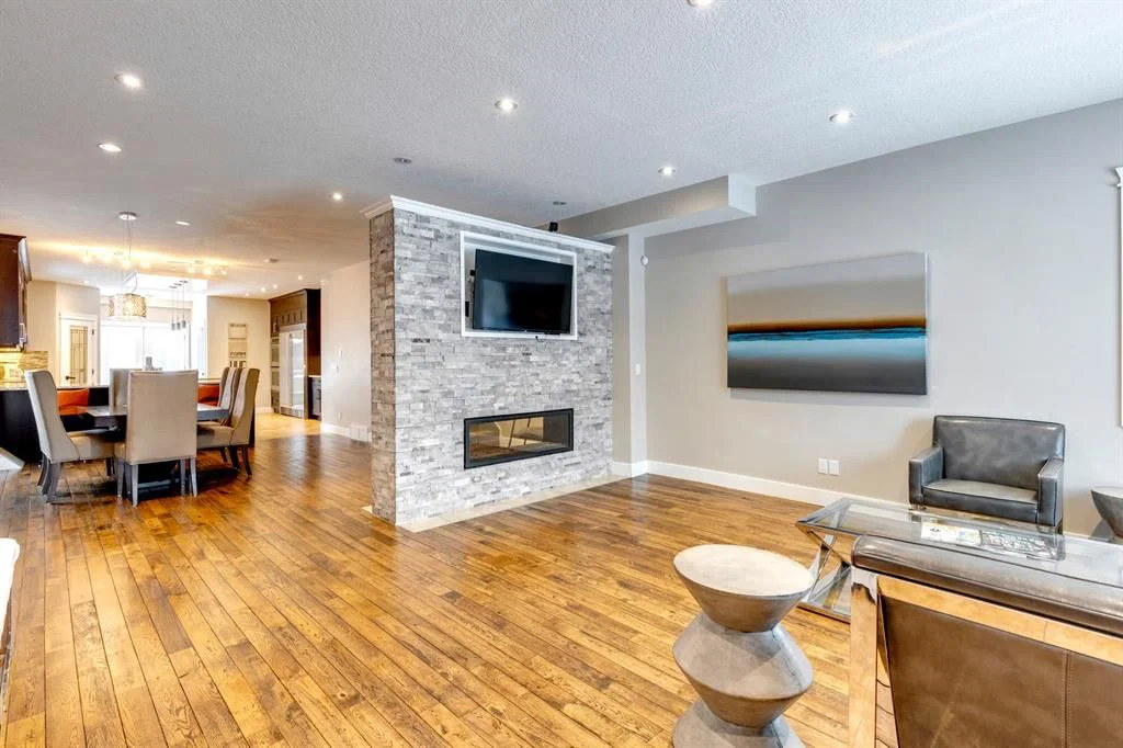 337 3 Avenue NE, Calgary — photo 2 of 45