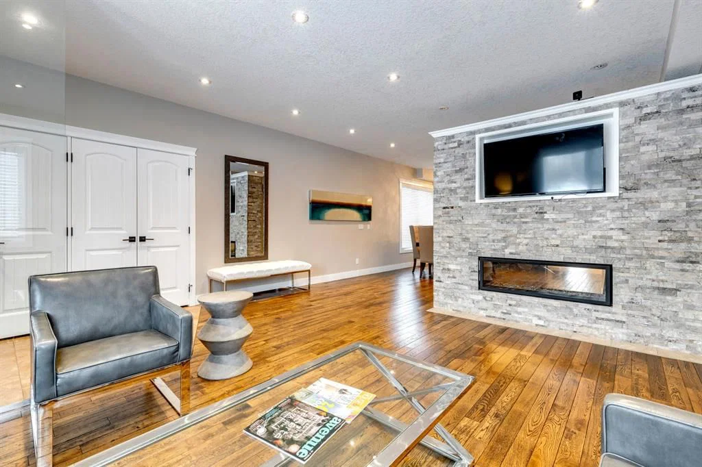 337 3 Avenue NE, Calgary — photo 3 of 45