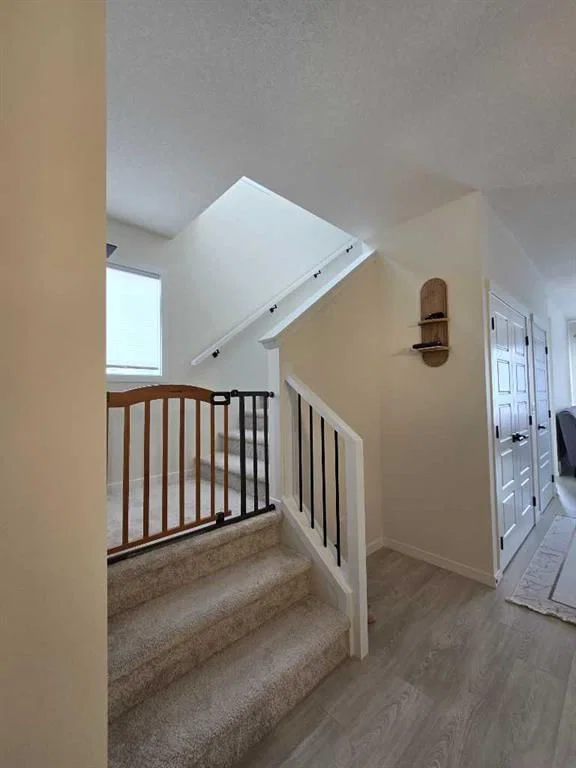 431 Rowmont Boulevard NW, Calgary — photo 4 of 20