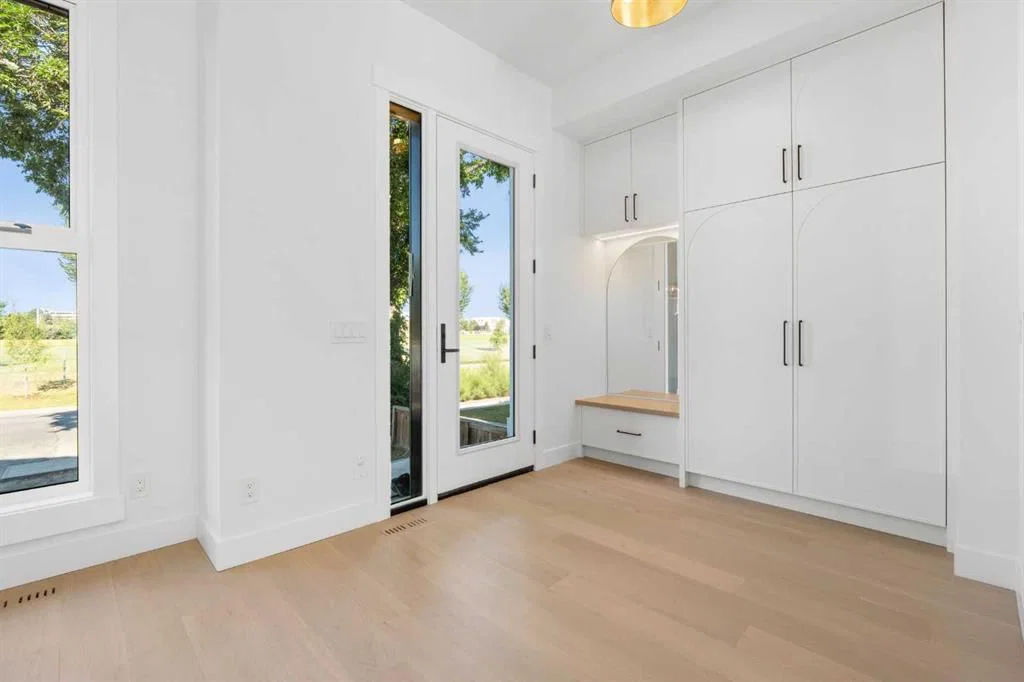 5014 22 Street, Calgary — main listing photo