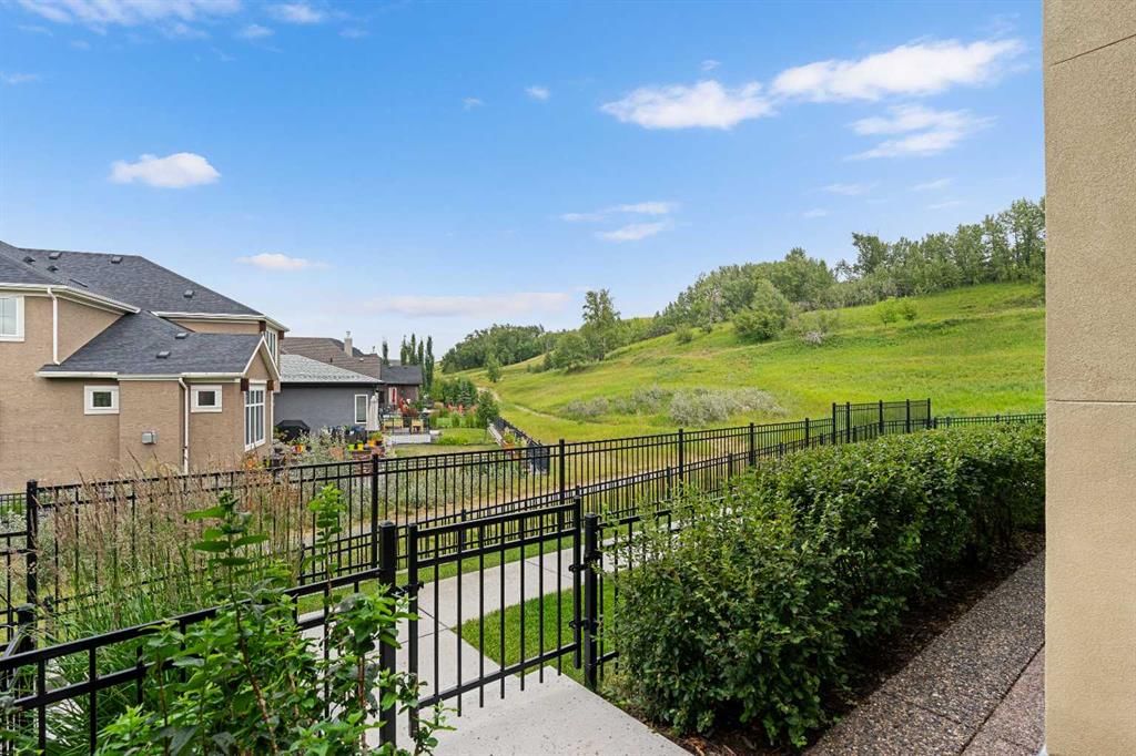 185 Cranbrook Villas SE, Calgary — photo 4 of 33