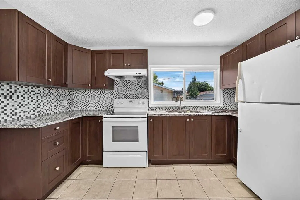 80 Pensville Road SE, Calgary — photo 3 of 30