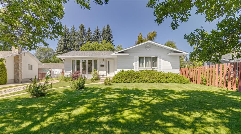 618 Oakhill Place SW, Calgary — main listing photo