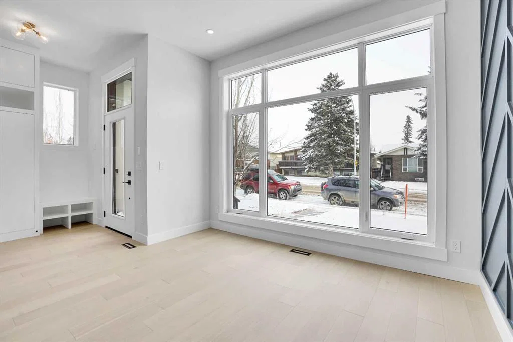 2823 29 Street SW, Calgary — photo 3 of 30