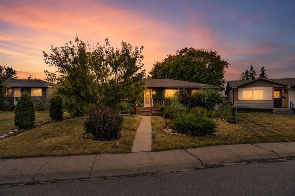 5404 Valentine Crescent SE, Calgary — photo 2 of 35