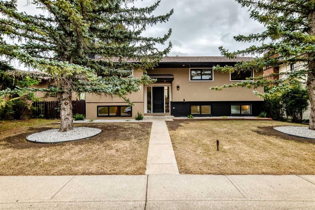 307 Silverthorn Way NW, Calgary — main listing photo