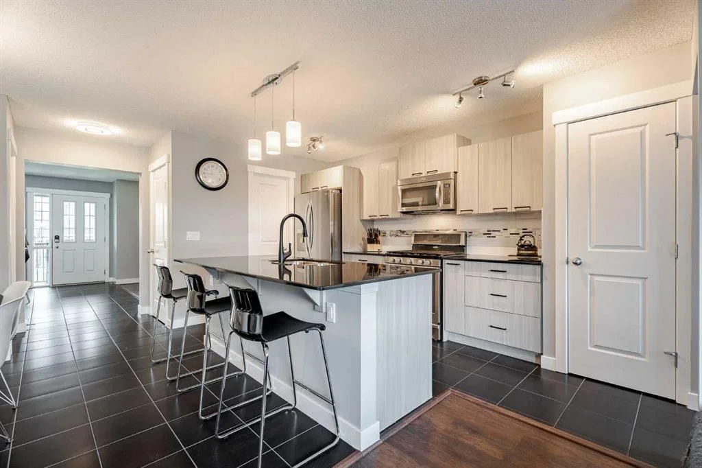 110 Skyview Ranch Manor NE, Calgary — photo 2 of 40