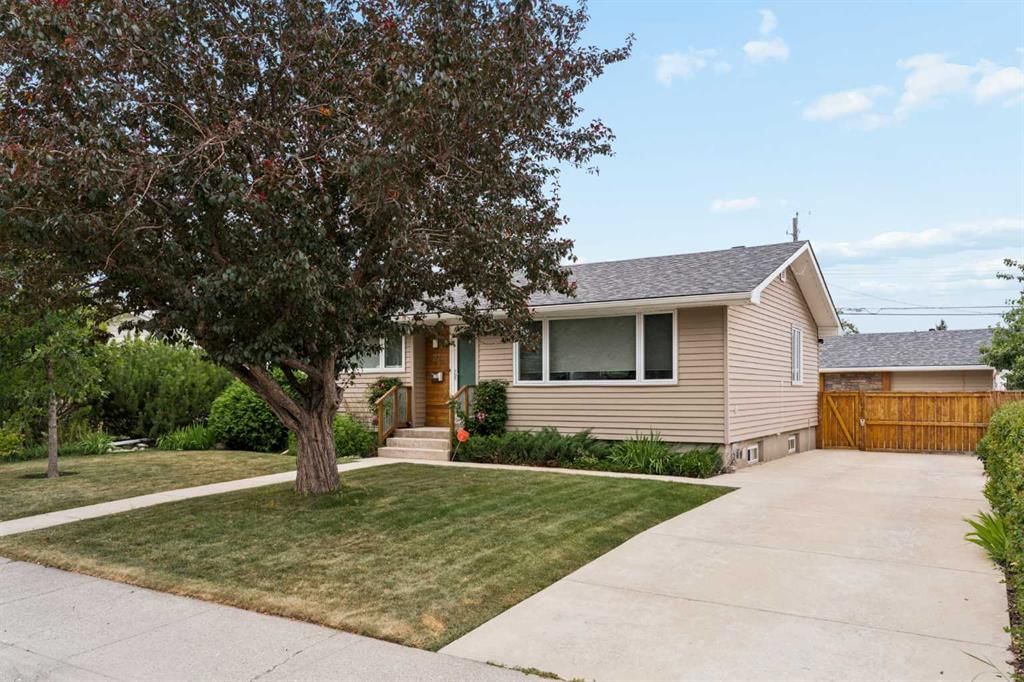 27 Gateway Drive SW, Calgary — photo 2 of 50