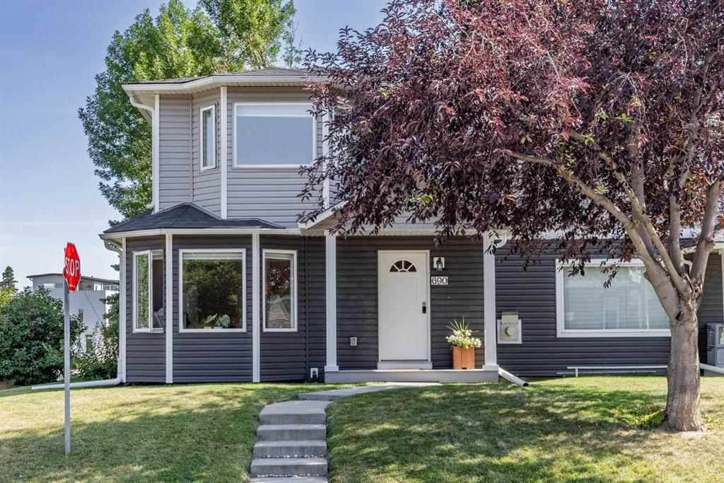 690 Regal Park NE, Calgary — photo 2 of 45