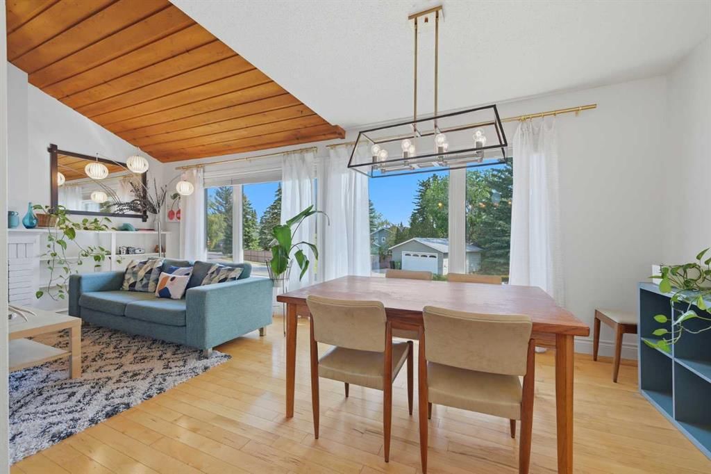 111 Coachwood Crescent SW, Calgary — photo 4 of 45