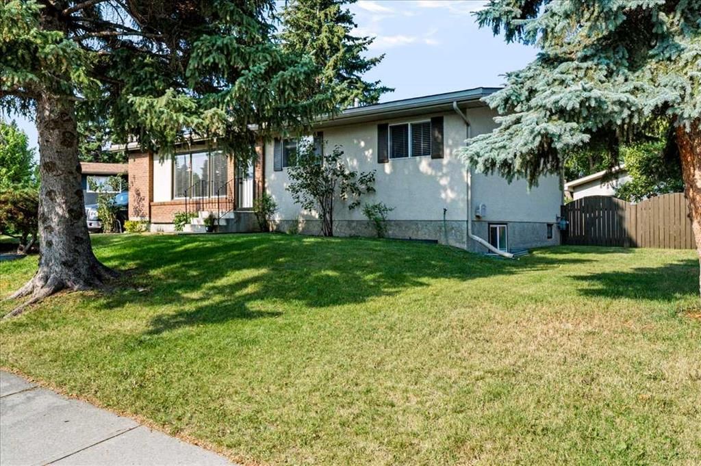 10827 Brae Road SW, Calgary — photo 2 of 37