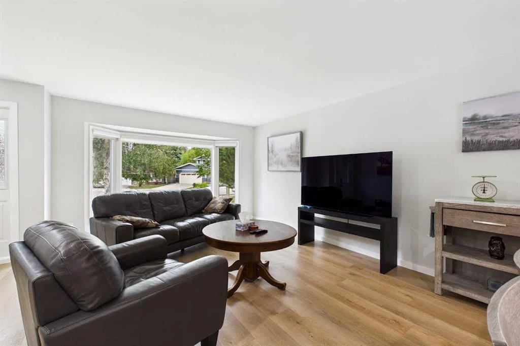 44 Woodbrook Place SW, Calgary — photo 5 of 41