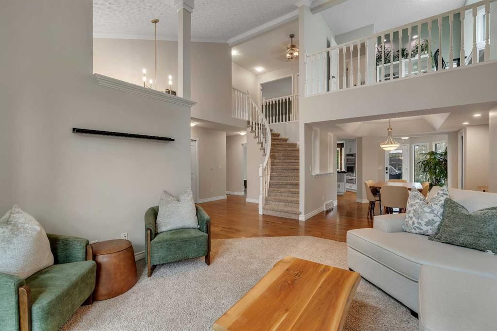 35 Strasbourg Bay SW, Calgary — photo 4 of 50
