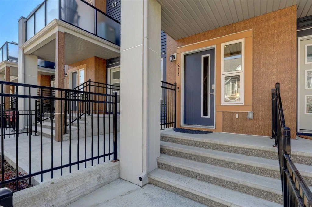 214 Livingston Common NE, Calgary — photo 3 of 35