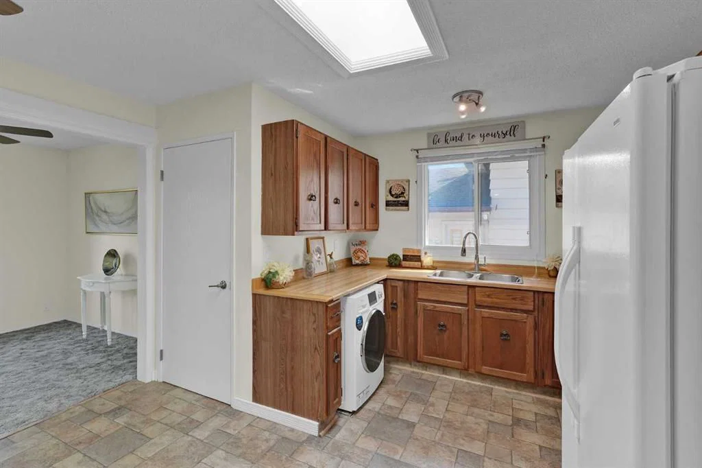27 Bedridge Way NE, Calgary — photo 3 of 38