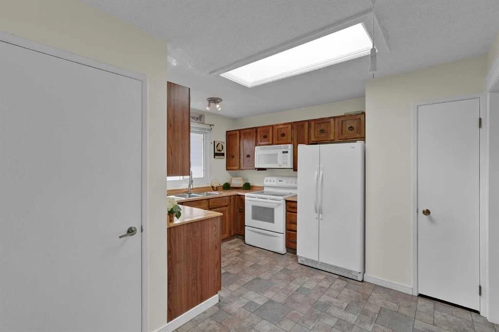 27 Bedridge Way NE, Calgary — photo 4 of 38