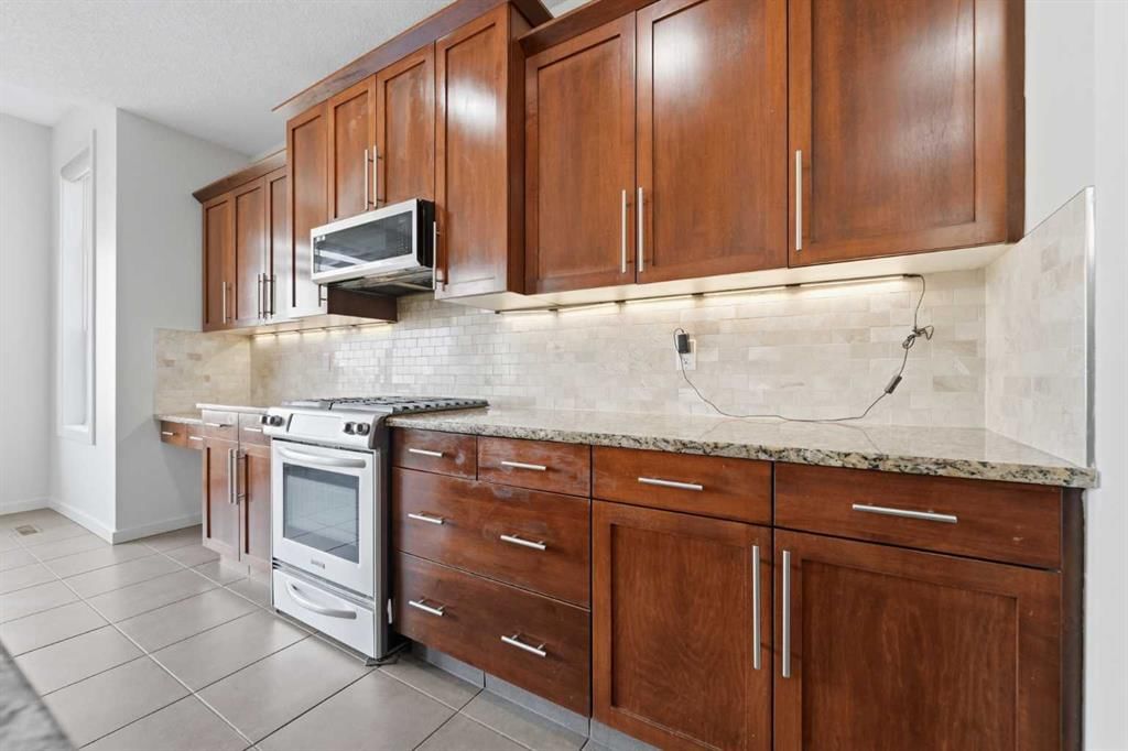195 St Moritz Terrace SW, Calgary — photo 5 of 48