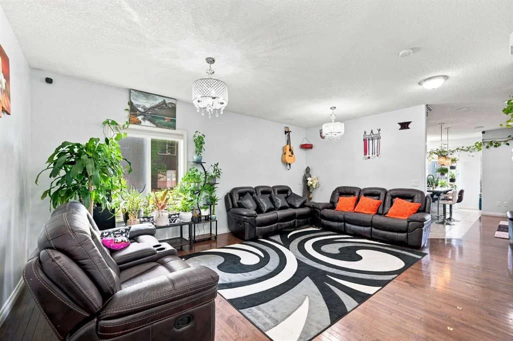 201 Saddlelake Drive NE, Calgary — photo 4 of 48