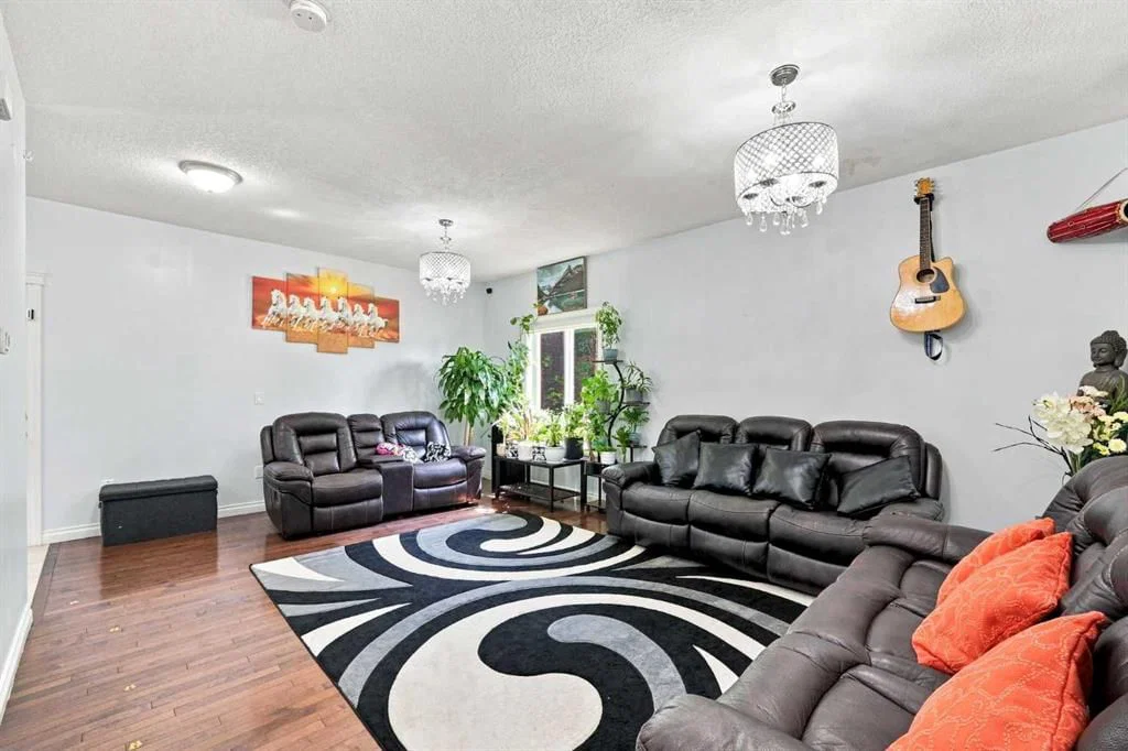 201 Saddlelake Drive NE, Calgary — photo 5 of 48