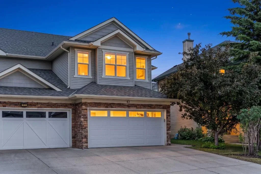 43 Cougar Ridge Bay SW, Calgary — main listing photo
