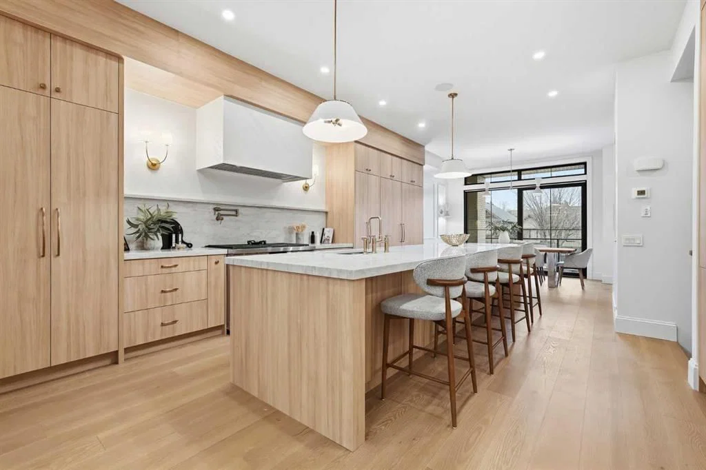 2009 28 Avenue SW, Calgary — main listing photo