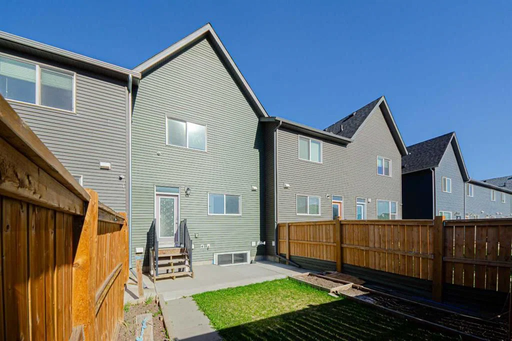 83 Savanna Park NE, Calgary — photo 2 of 20