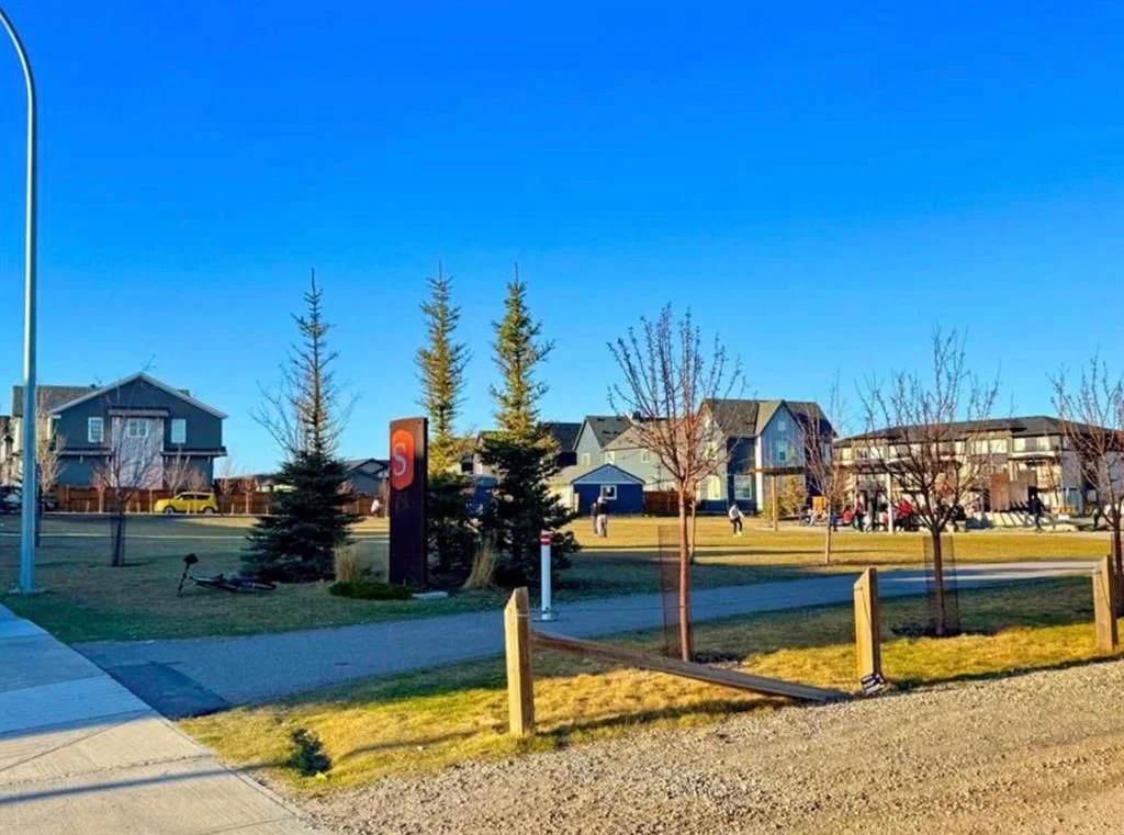 83 Savanna Park NE, Calgary — photo 3 of 20