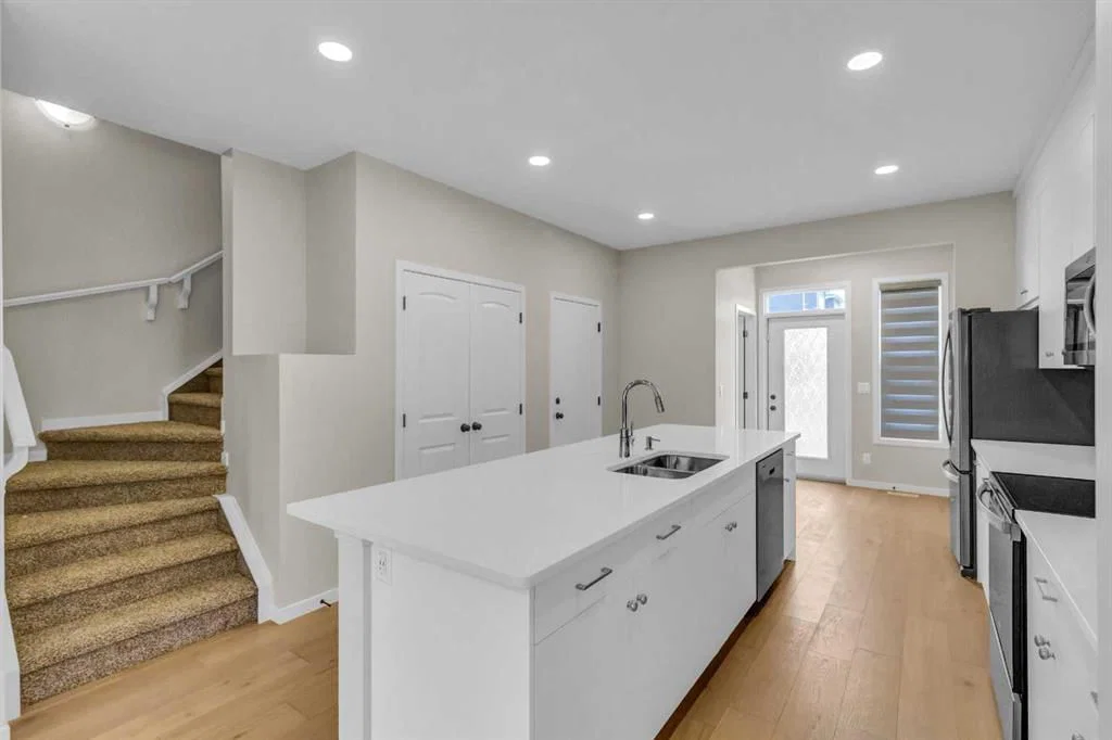 249 Aquila Drive NW, Calgary — photo 3 of 23