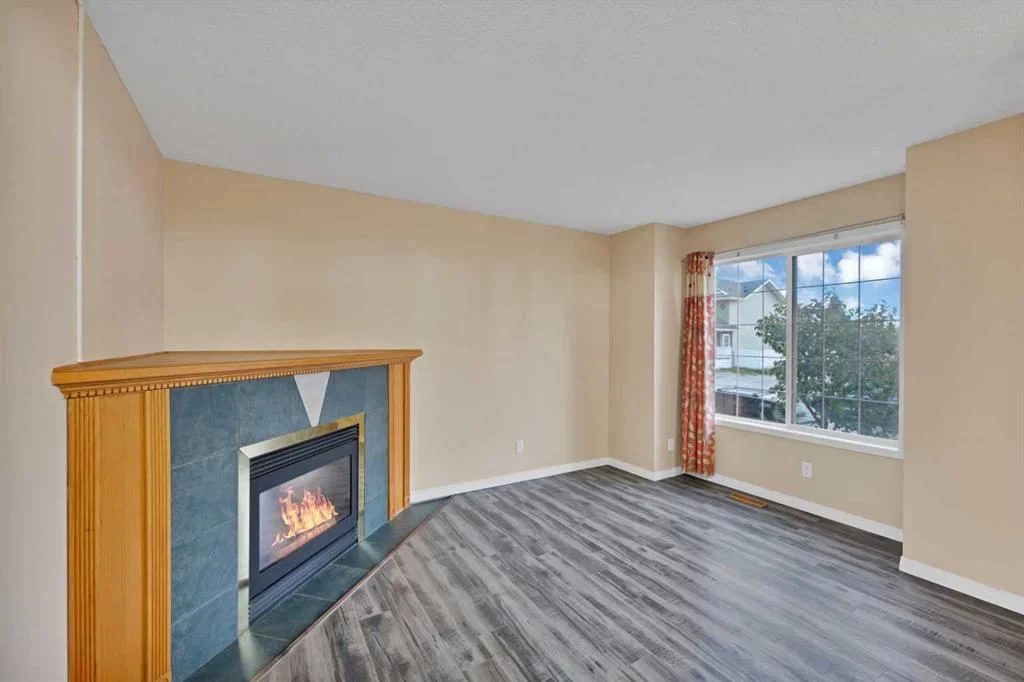 54 MARTINRIDGE Road NE, Calgary — photo 3 of 38