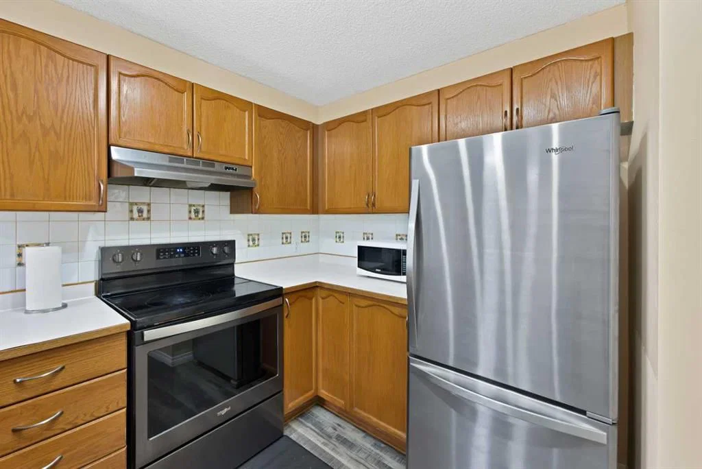 54 MARTINRIDGE Road NE, Calgary — photo 5 of 38