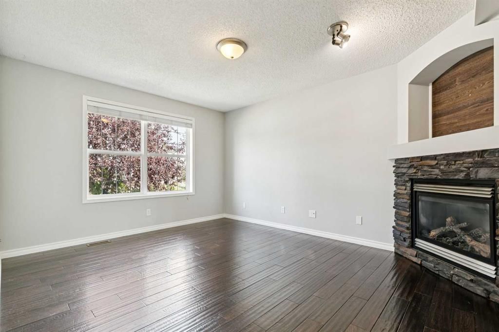 208 Everridge Way SW, Calgary — photo 5 of 36