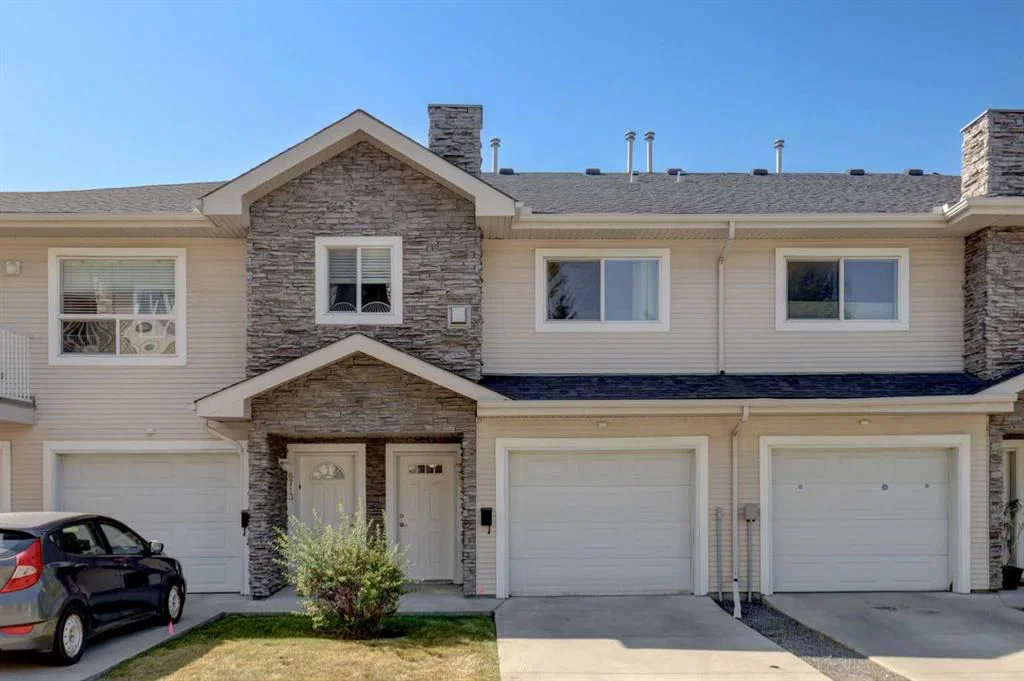 6711 Pinecliff Grove NE, Calgary — main listing photo