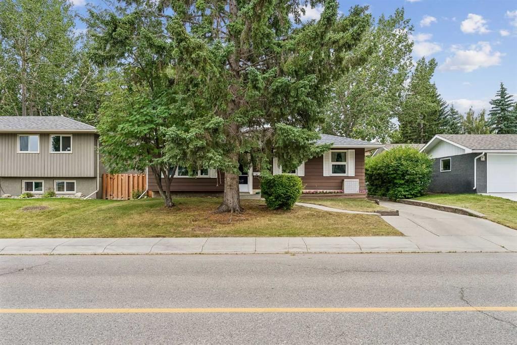 3131 Oakwood Drive SW, Calgary — main listing photo