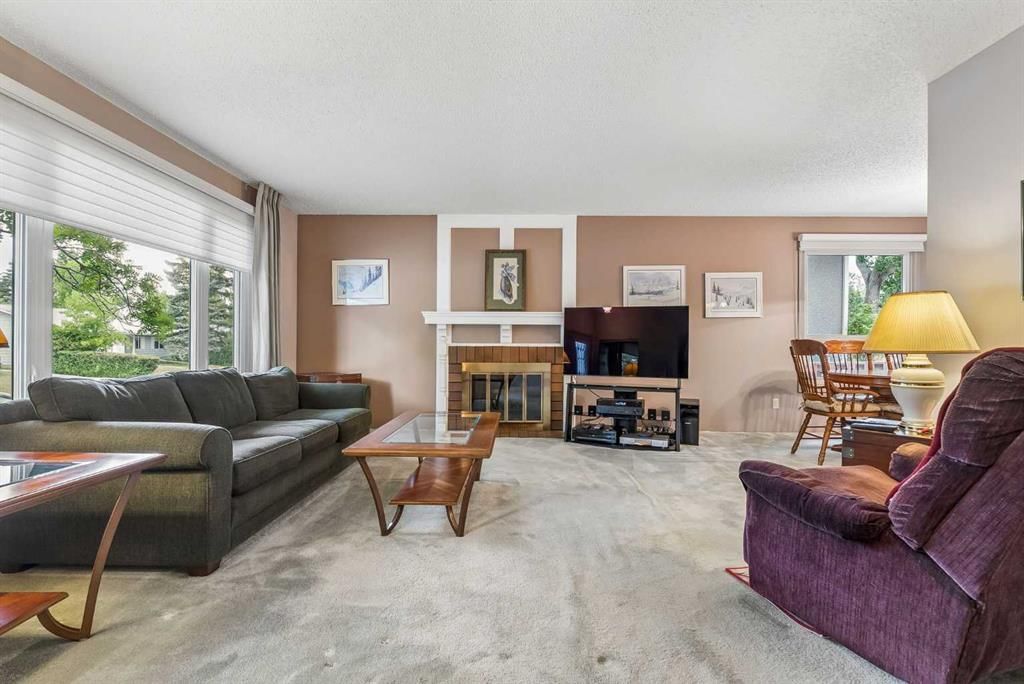 3131 Oakwood Drive SW, Calgary — photo 4 of 25