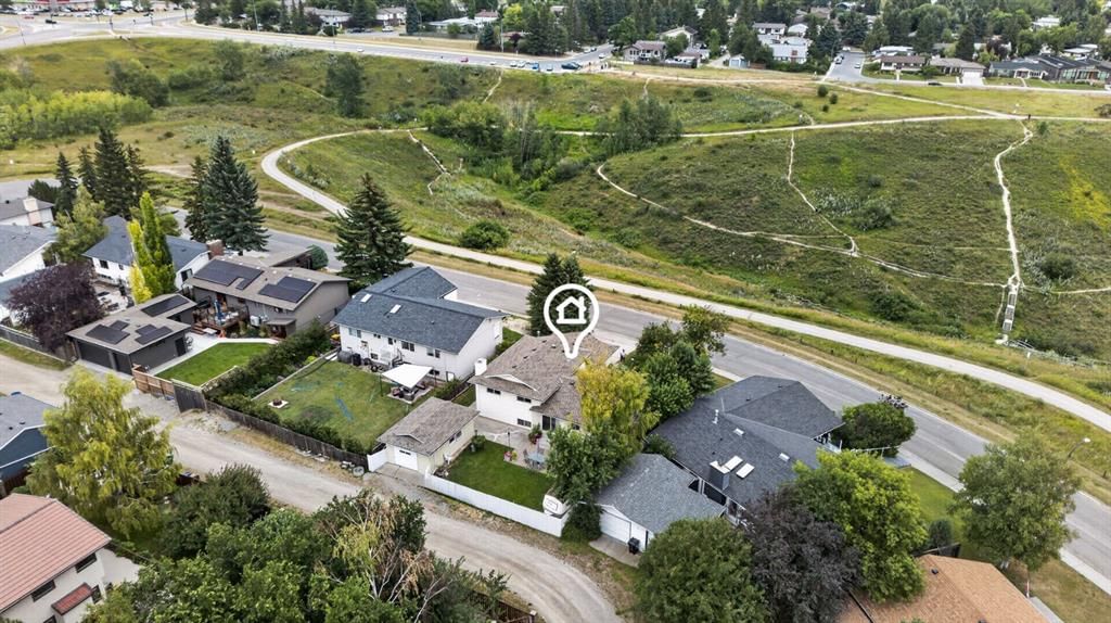 224 Silver Crest Drive NW, Calgary — photo 3 of 48