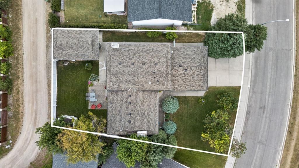 224 Silver Crest Drive NW, Calgary — photo 4 of 48