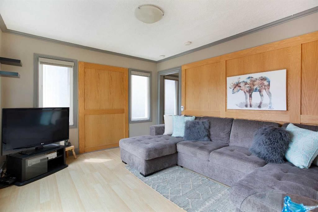 506 8 Avenue NE, Calgary — photo 3 of 28