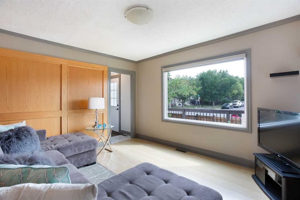 506 8 Avenue NE, Calgary — photo 4 of 28