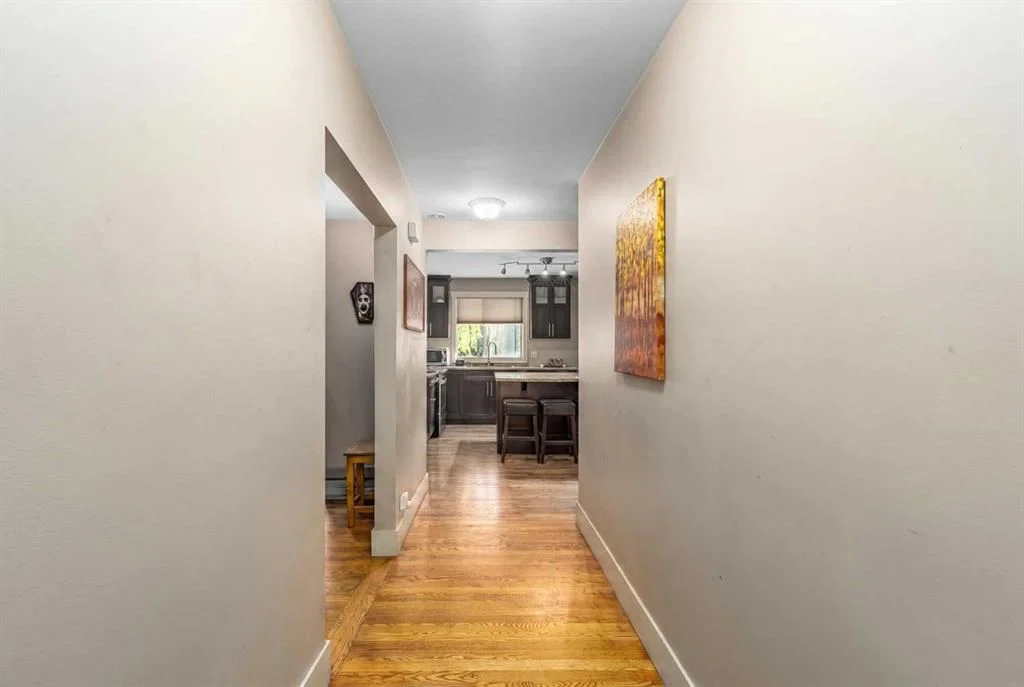 3042 28 Street SW, Calgary — photo 3 of 23