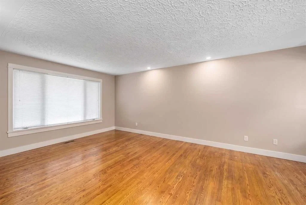 3042 28 Street SW, Calgary — photo 5 of 23