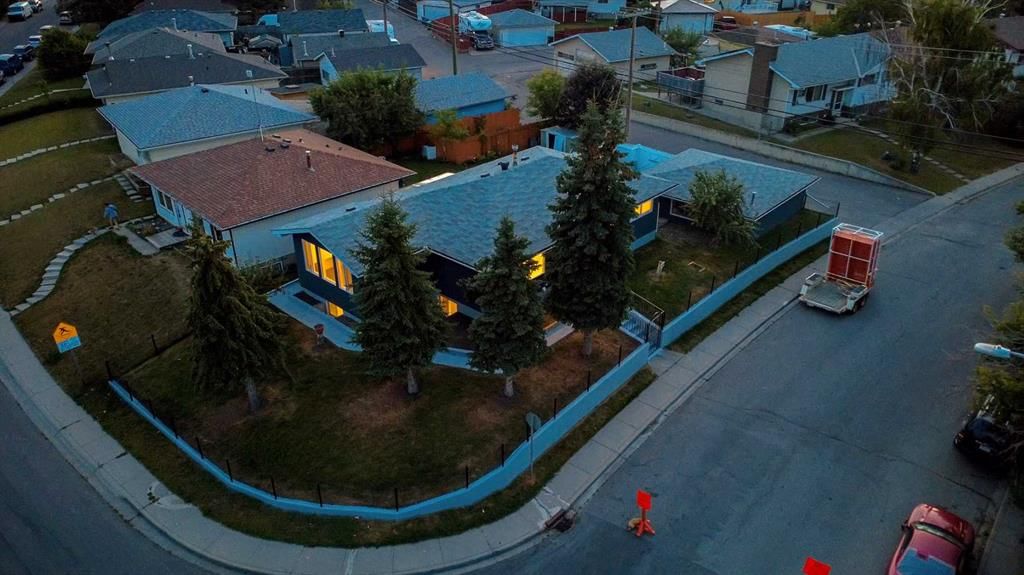 3331 41 Street SE, Calgary — photo 3 of 46