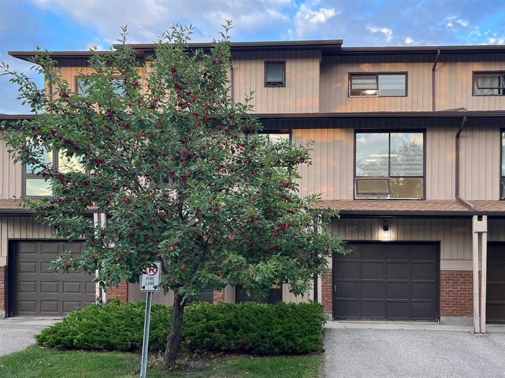 58 Canterbury Gardens SW, Calgary — photo 3 of 45