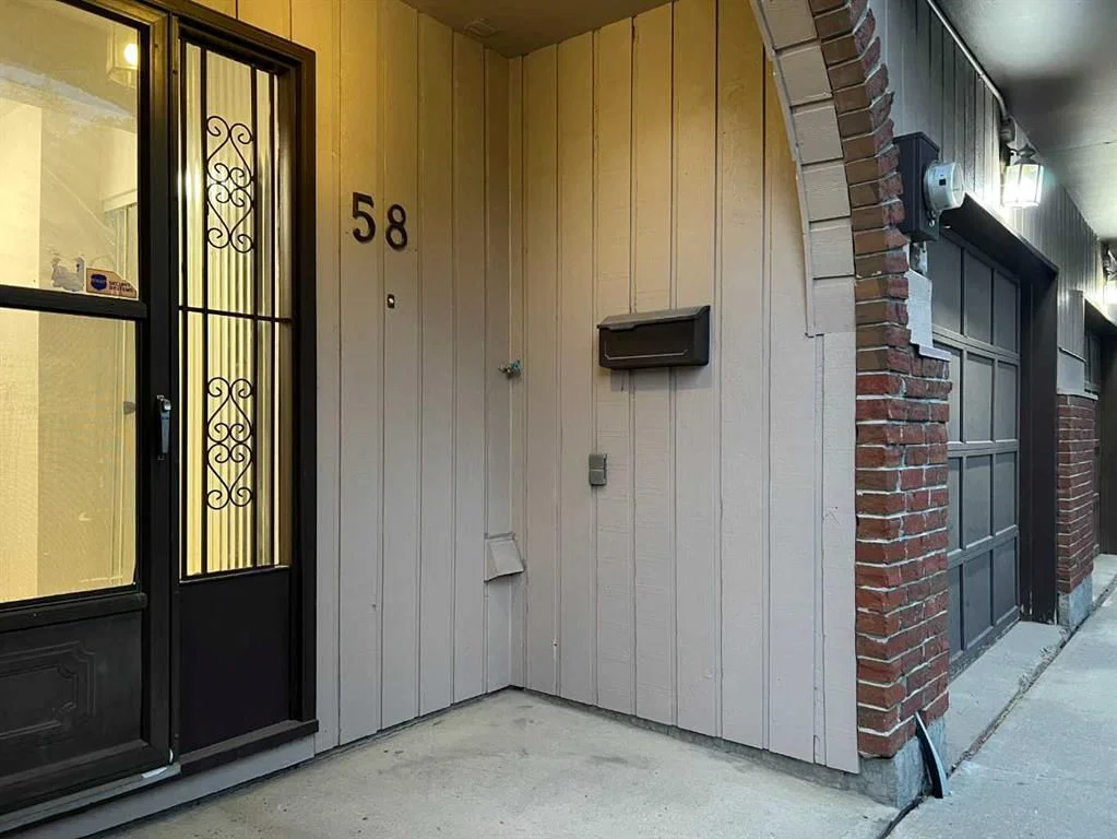 58 Canterbury Gardens SW, Calgary — photo 4 of 45