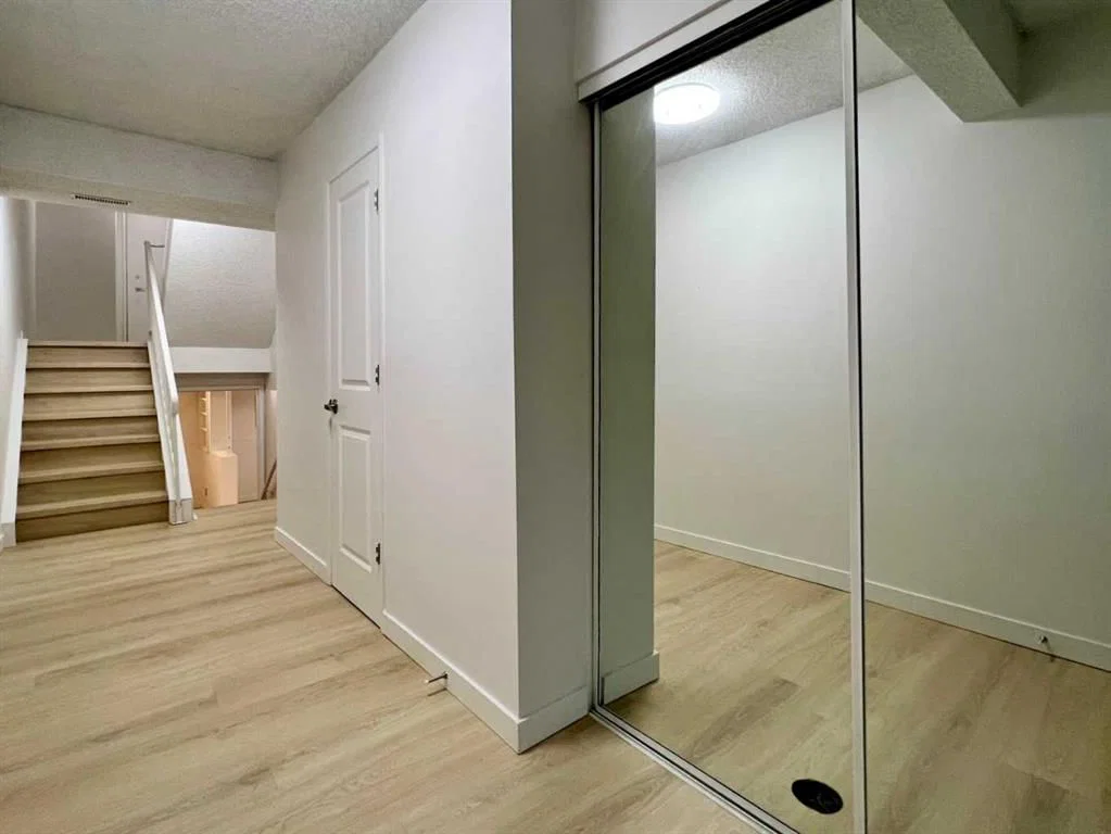 58 Canterbury Gardens SW, Calgary — photo 5 of 45